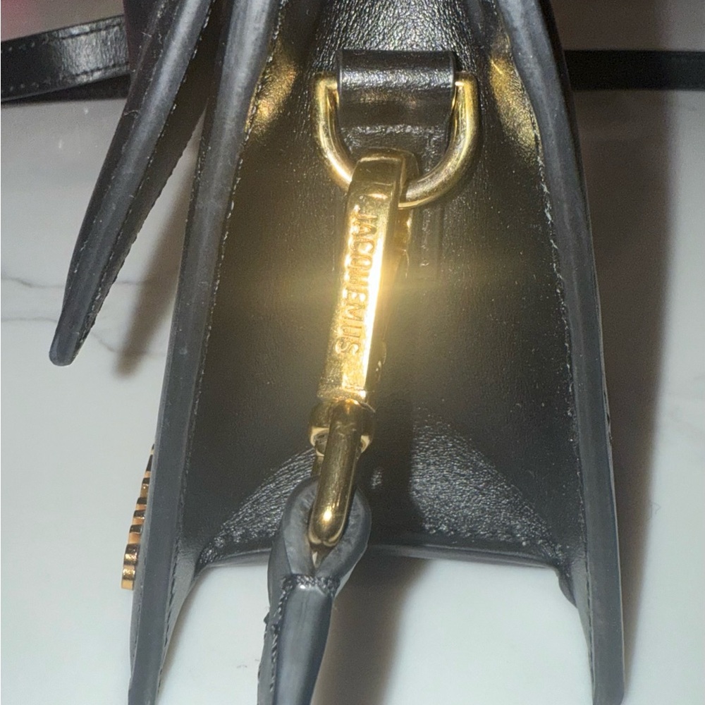 Jacquemus The Medium Chiquito bag - Picture 8 of 16
